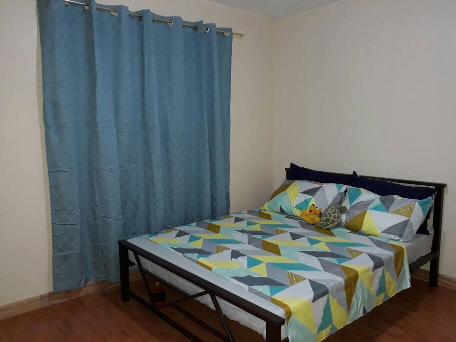 Master's Bed Room_Queen Bed