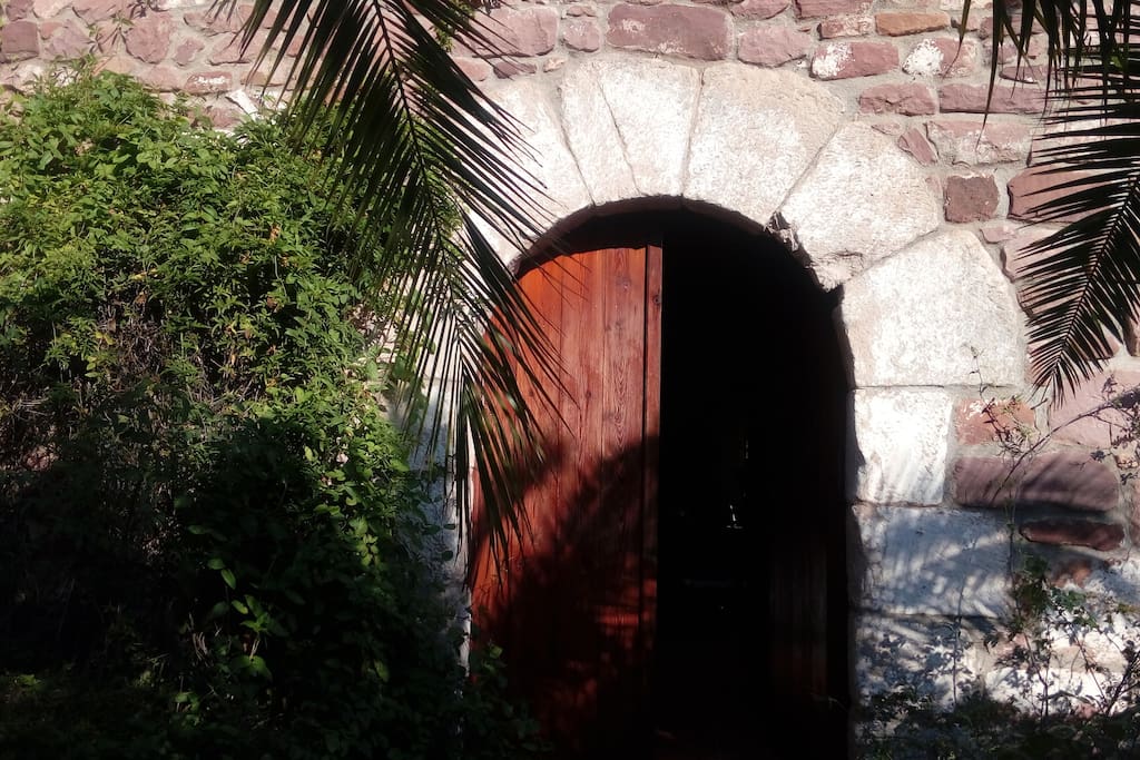 Entrance (east side)