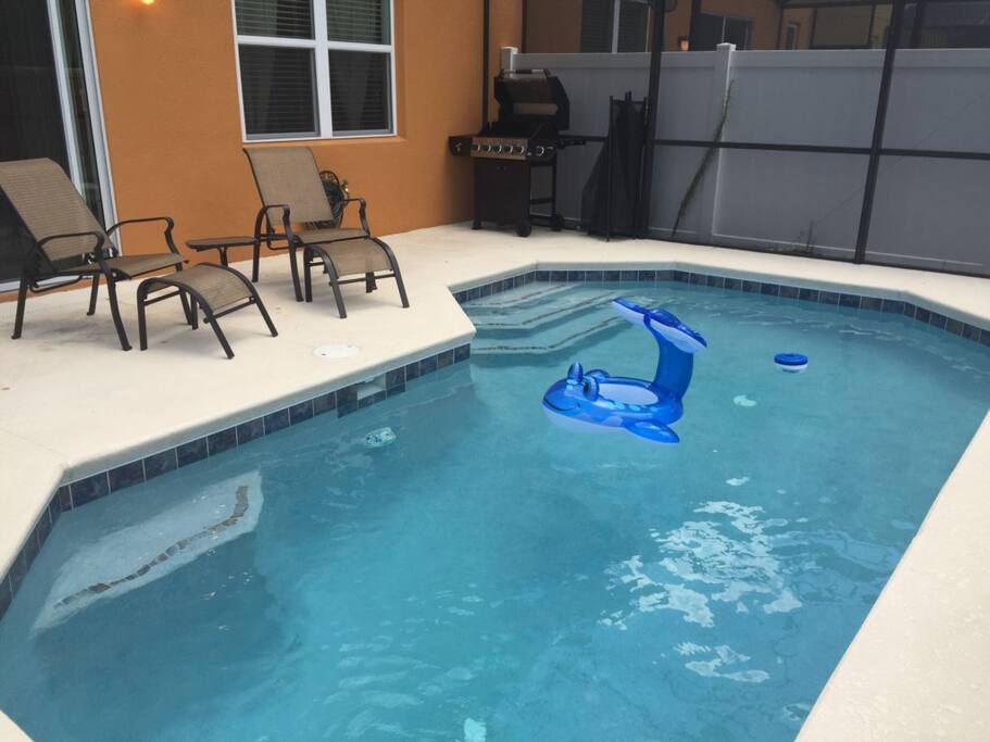 Chair, Furniture, Jacuzzi, Tub, Pool