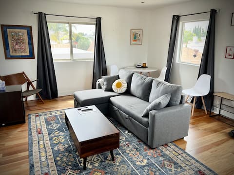 Top Airbnb: Clean & Modern 1-bedroom in Mid-City LA in Westside South Central