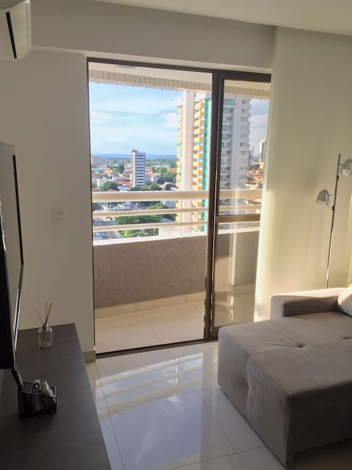 Vista da varanda pela sala.