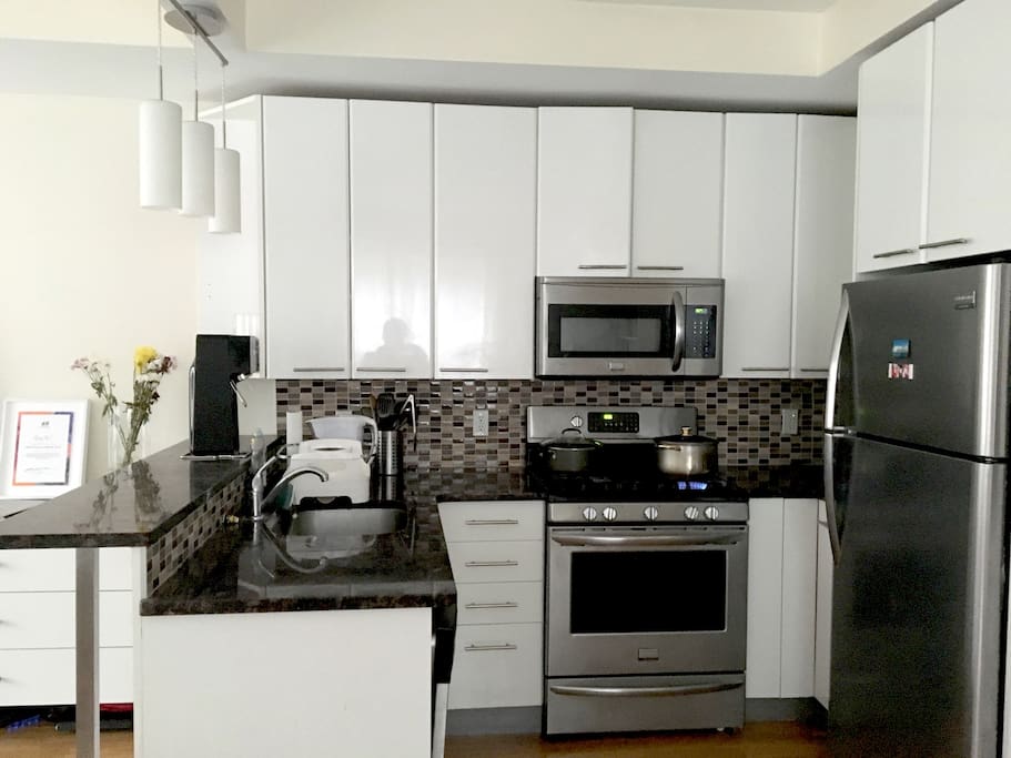 Full kitchen with plenty of counter space
