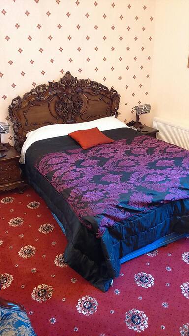 King size bed with comforrable mattress