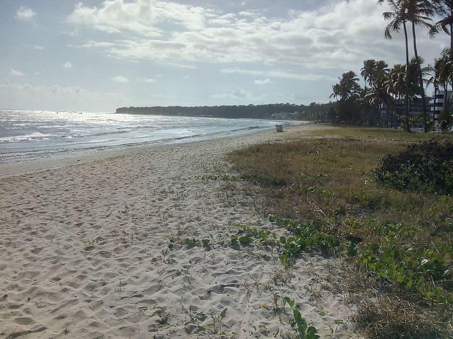 Praia em frente ao condomínio