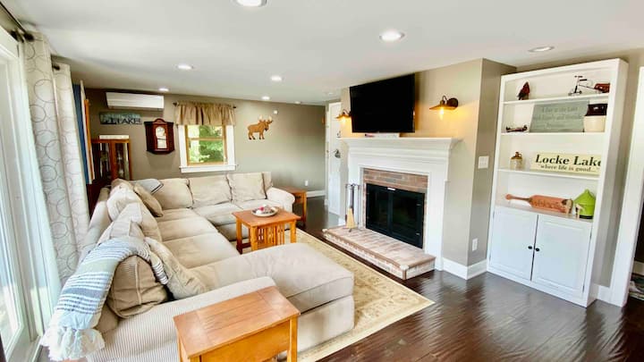 Cozy Winter Lake Escape + Hot Tub On Locke Lake - Pittsfield, NH