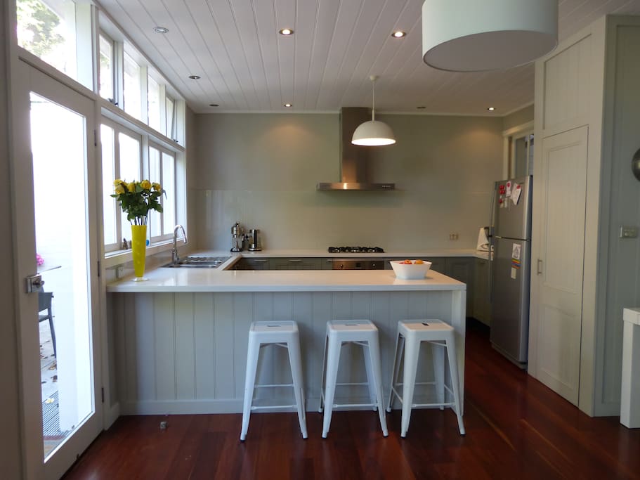 Well equipped kitchen with top quality appliances