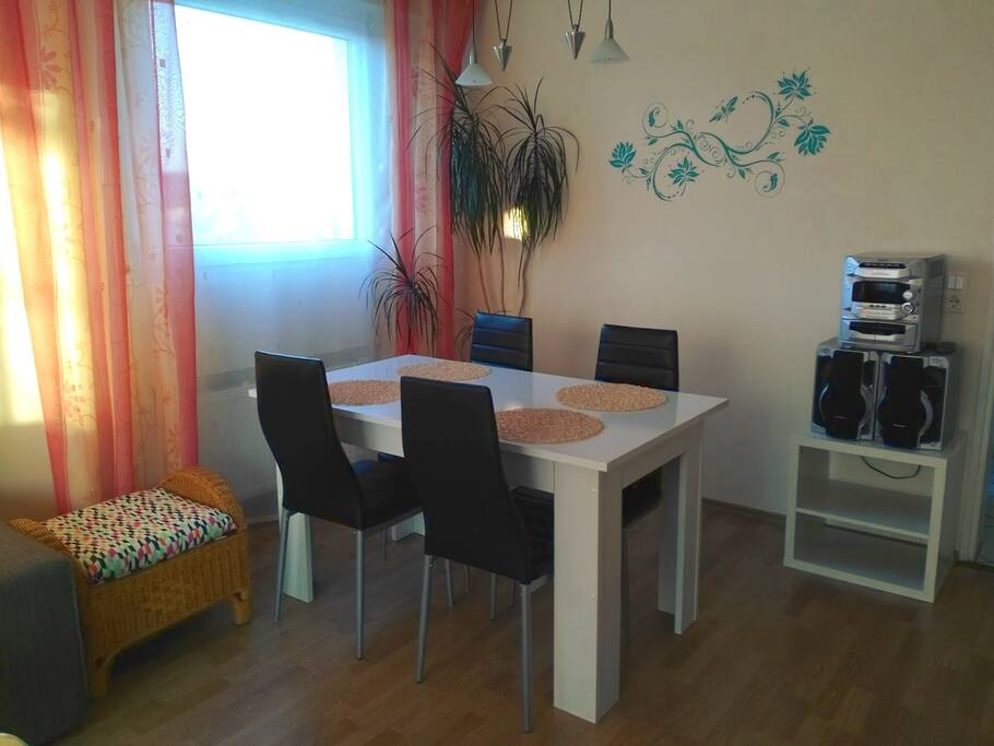 Wohnzimmer (Essbereich)