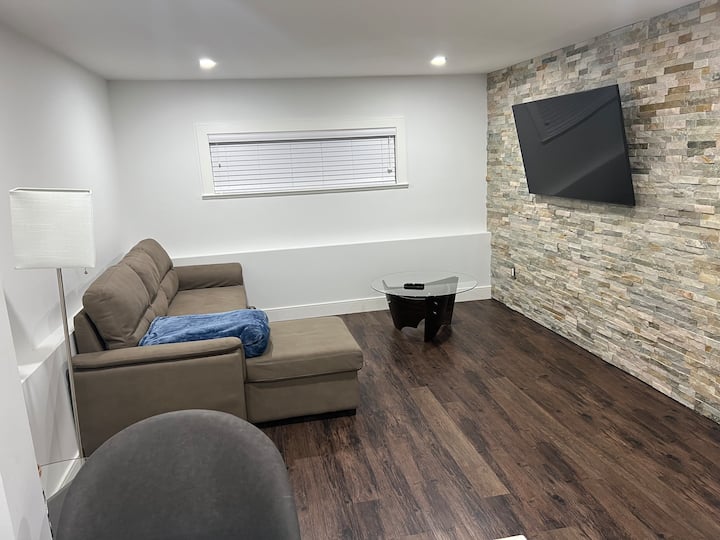 Pets Ok, Sleeps 4, Brentwood/2 Minute Drive Casino - Burnaby