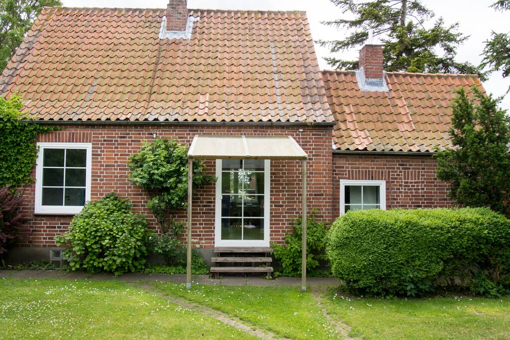 Hausansicht vom Garten