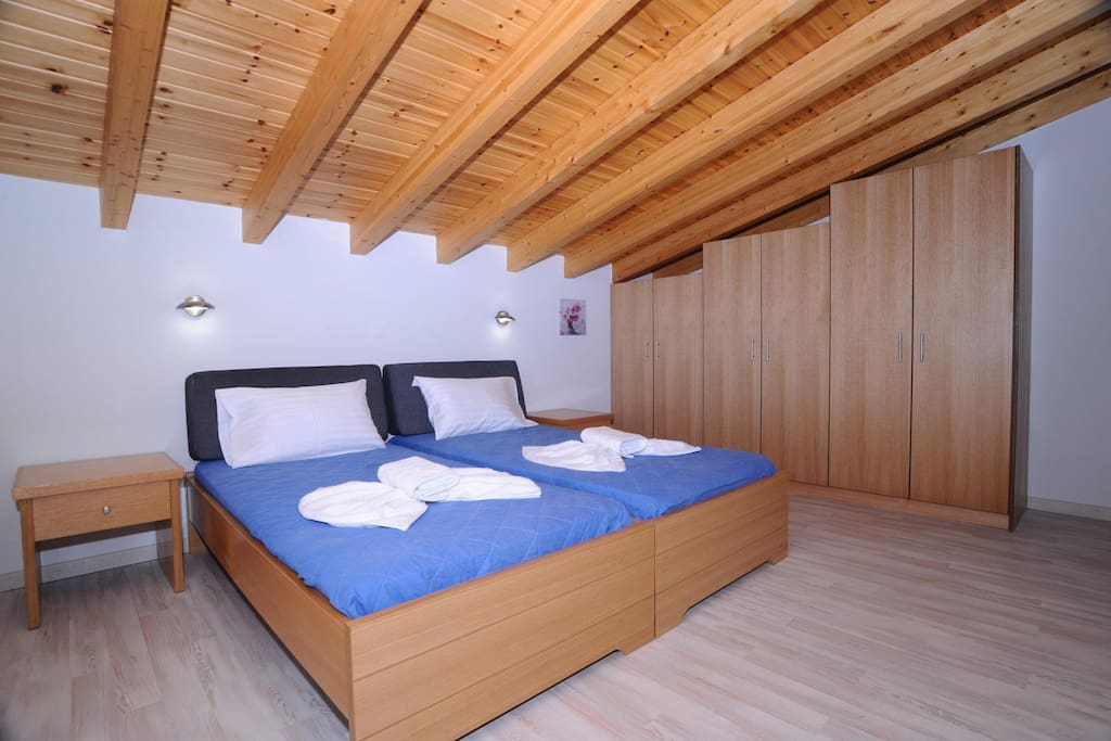 Twin beds Bedroom