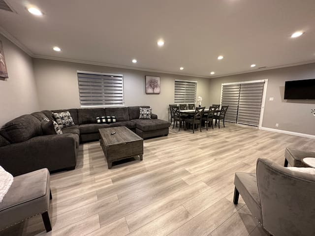 Cozy Home with Pool & Jacuzzi gallery image 3