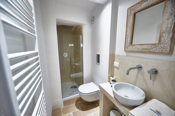 Dolce Vita gallery image 5