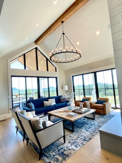 Dreamy Mountain Escape on 35 forested acres!