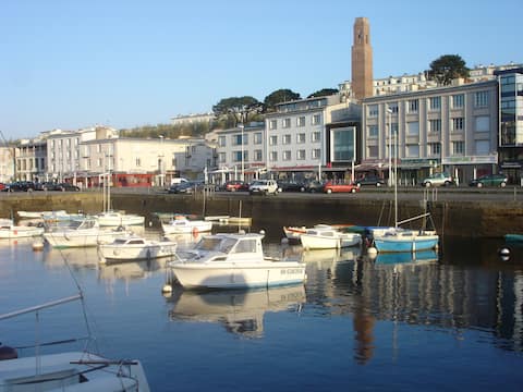 Brest: In the heart of the commercial harbor