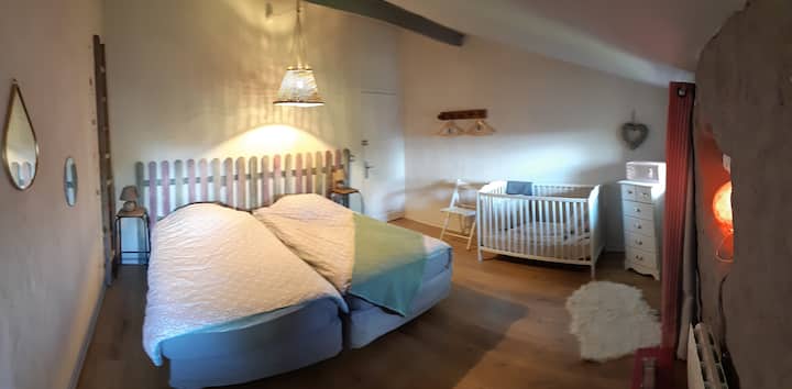 Розова стая: легло 2 м * 2 м