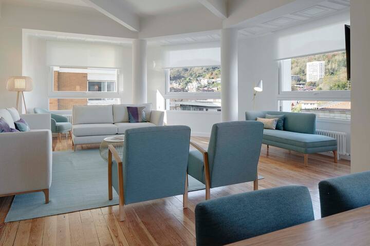 Mayflower by FeelFree Rentals gallery image 3