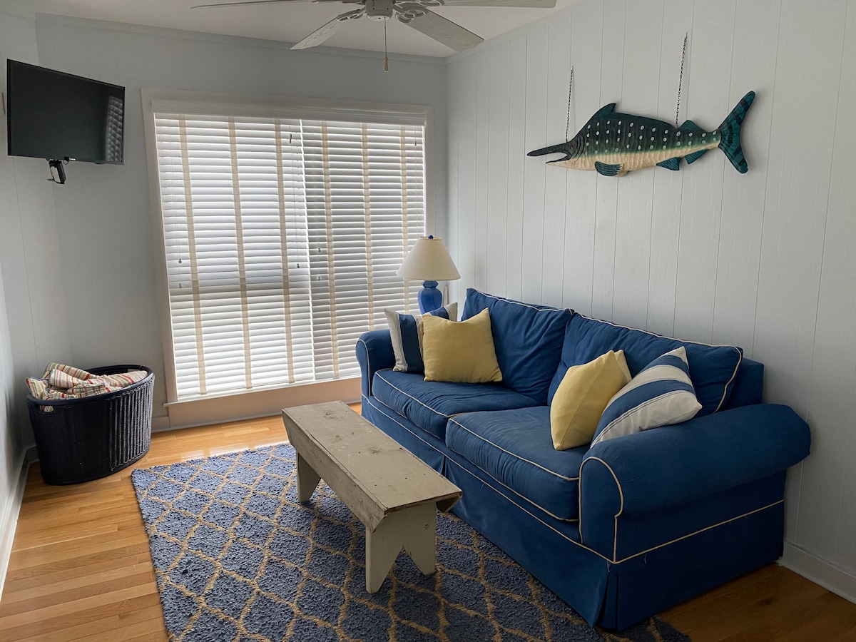 带拉出式沙发的书房