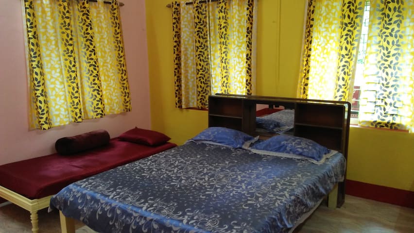 Santiniketan; Room with a garden