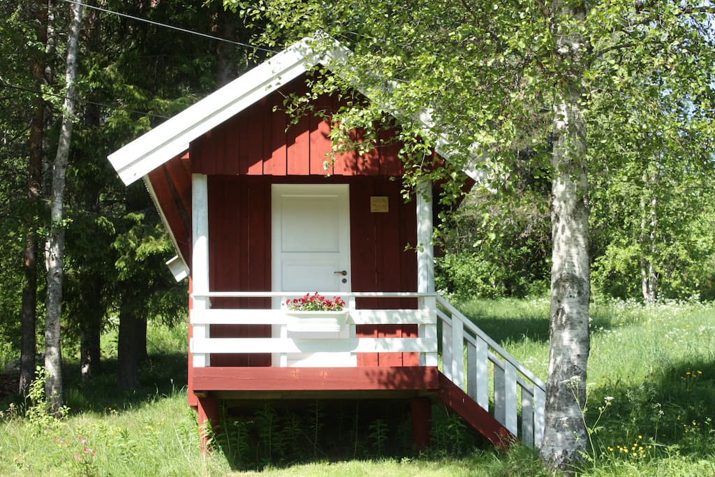 On this little balcony, you can enjoy reading a book, listening to the birds and to the silence