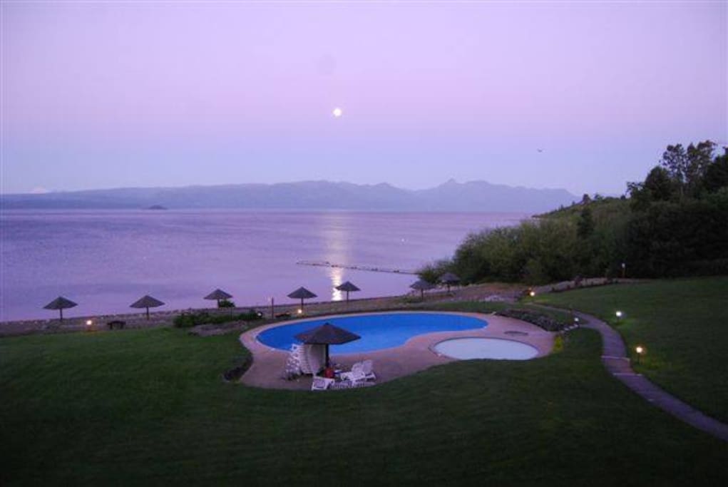 Piscina al atardecere