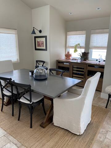 Gorgeous home steps to the beach gallery image 4