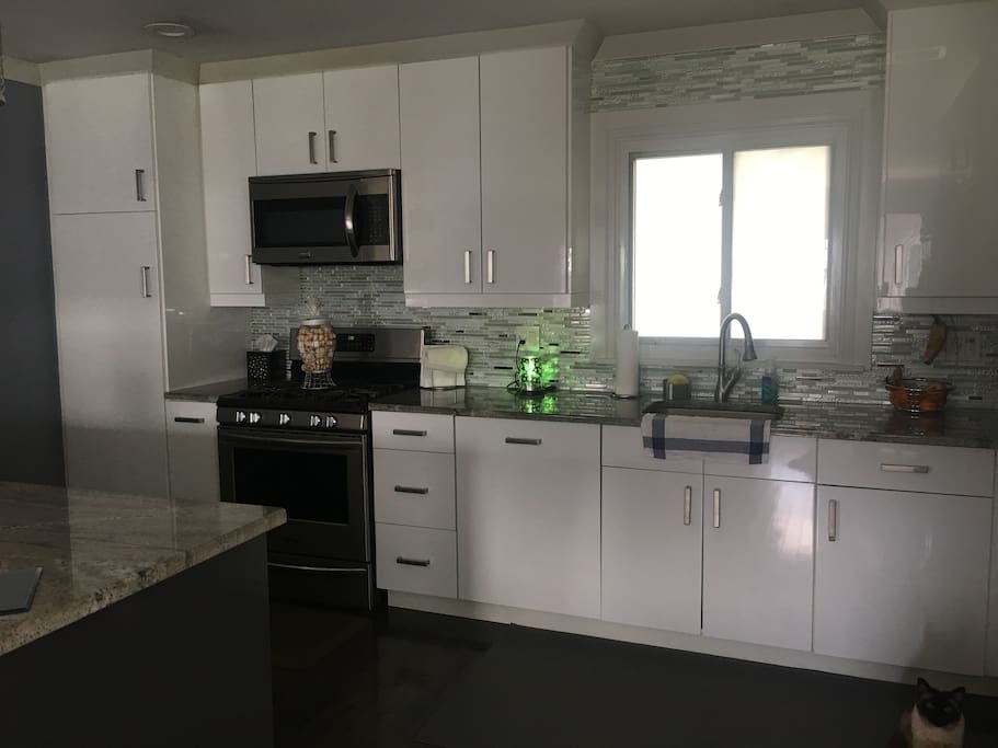 Kitchen area... with microwave.... toaster oven.... coffee .... tea and keurig ....you may use any of the above I just prefer no cooking meals.... you may warm up food as well as putting things in the refrigerator
