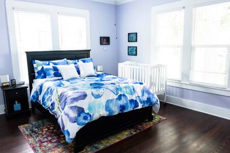 Unique luxury and comfort near Magnolia and Baylor