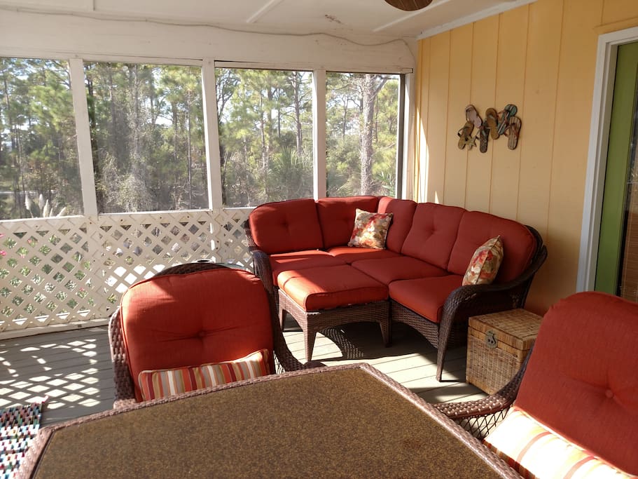 Relaxing Screened Porch facing Gulf