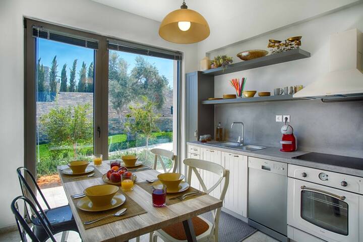 Luxury Sea View Villa w Guest House, Near Beaches gallery image 4