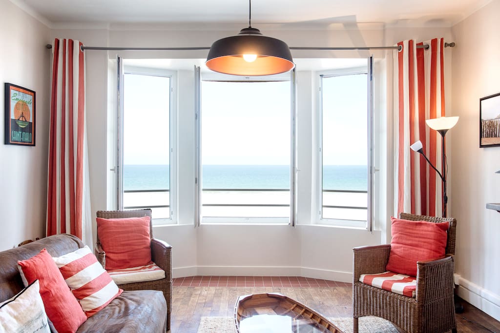 Salon-séjour vue sur mer