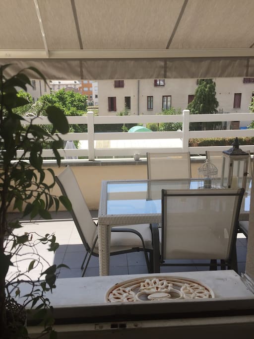 Terrasse plein Sud sur la cuisine