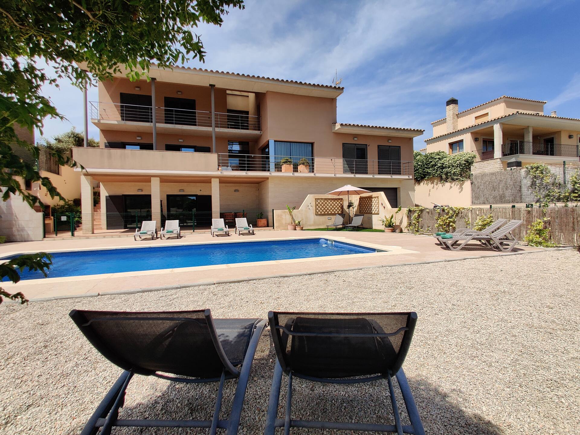 Quiet Studio Apartment with Swimming Pool
