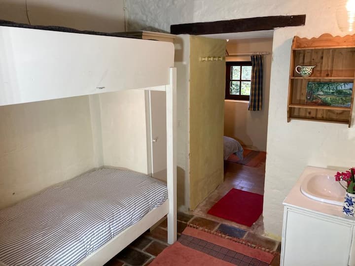 ห้องสองชั้นที่นำไปสู่ห้องเดี่ยว