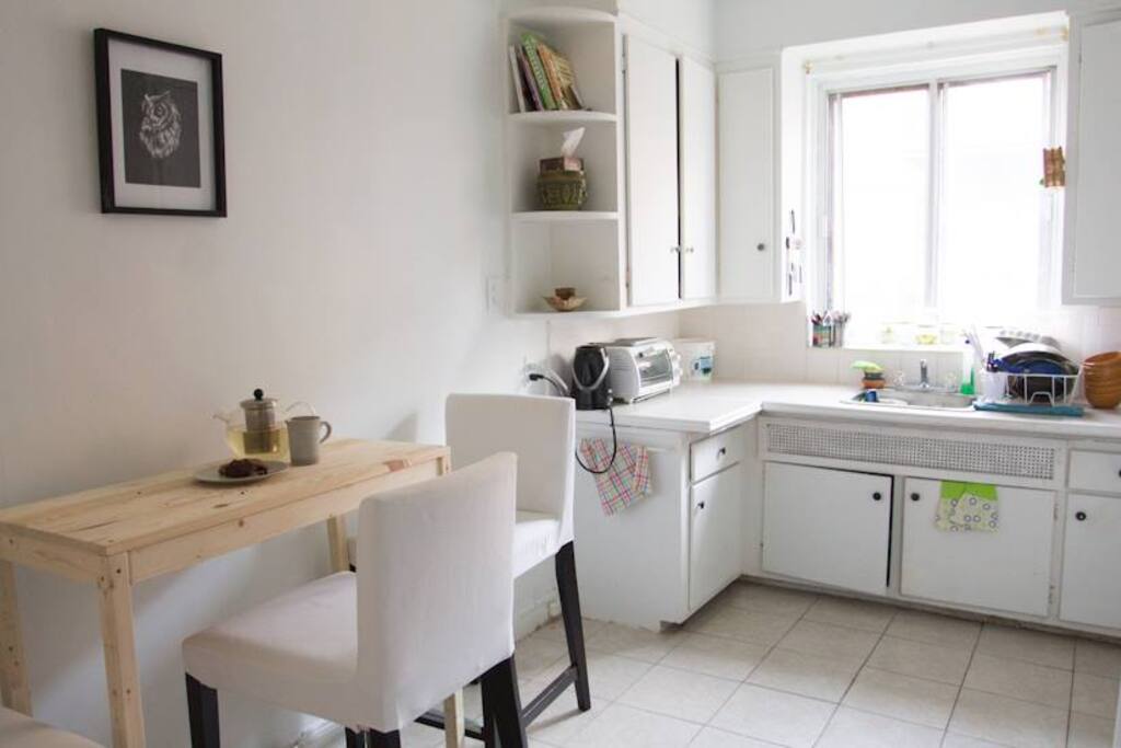 A spacious kitchen equipped with all your kitchen needs (pots, pans, dishes, utensils, stove, oven, fridge,...)