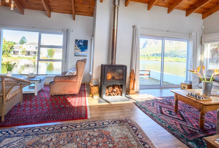 Large family home on the Lake. gallery image 5