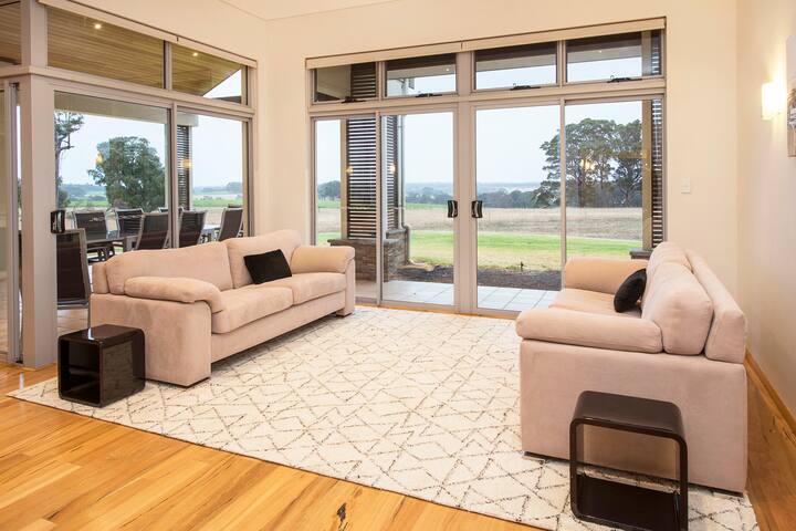 Juniper Metricup House – elegant country retreat gallery image 4