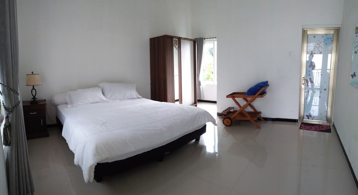 Основна стая 7 (кралски размер) + самостоятелна баня