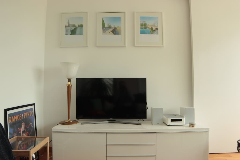 TV avec lecteur DVD et chaine hi-fi