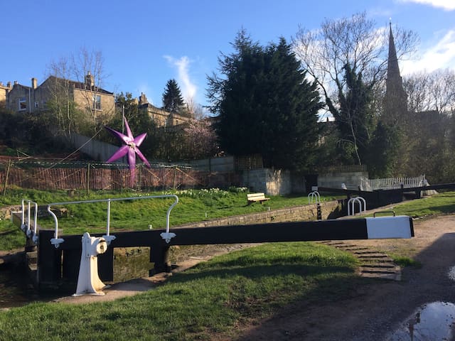 Canalside Garden Studio in Widcombe