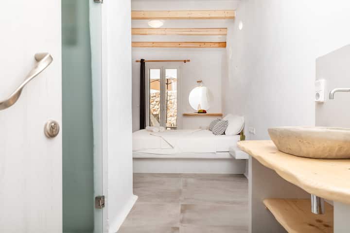 5 Senses Studio 4 - Naxos