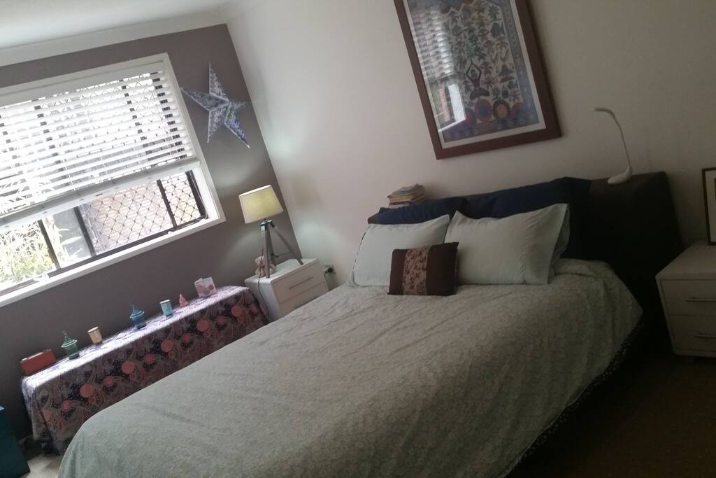 Spacious bedroom with optional meditation altar ( if that is your thing!) Wake up to the sounds of nature and the crisp blue skies! Ommmmm!