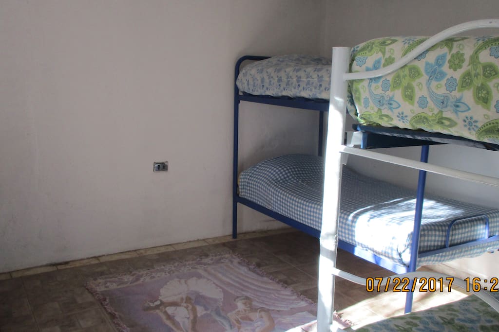dormitorio compartido sólo para mujeres