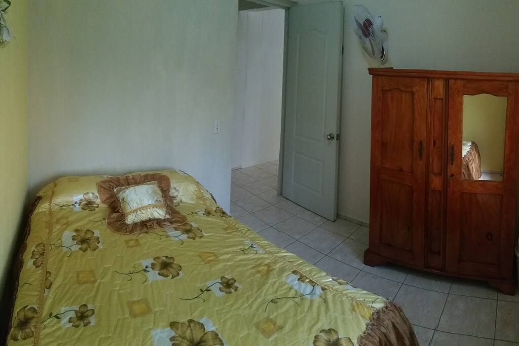 Habitación "La Amarilla"