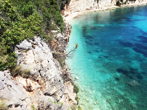 Independants studios in Votsi wild beach on foot