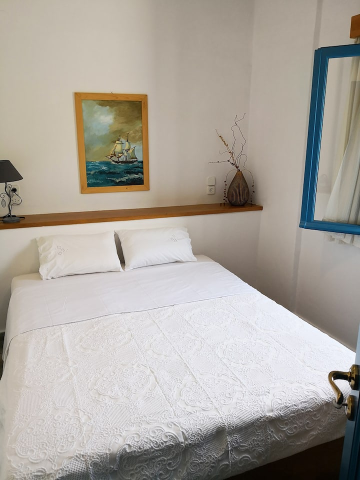 Master bedroom (mountain view)