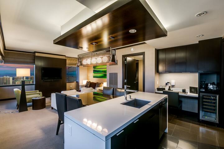 Vdara Best Cnr Penthouse Iconic Bellagio Ftn View! gallery image 2