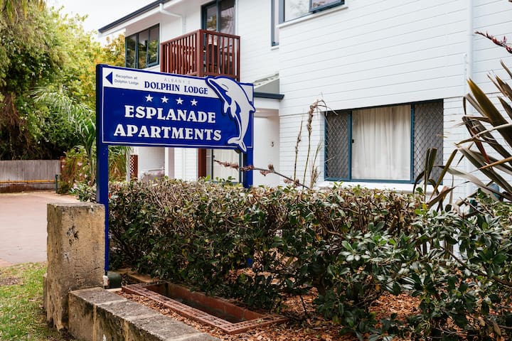 Dolphin Lodge – 3 Bedroom King Bed spa fully self contained