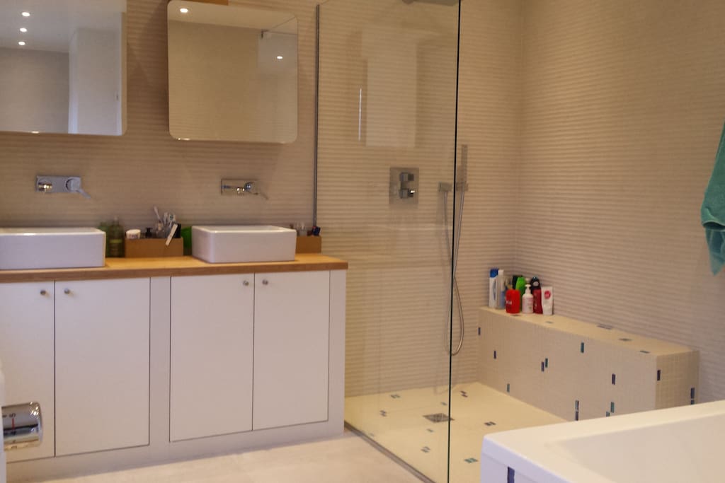Salle de bains parentale