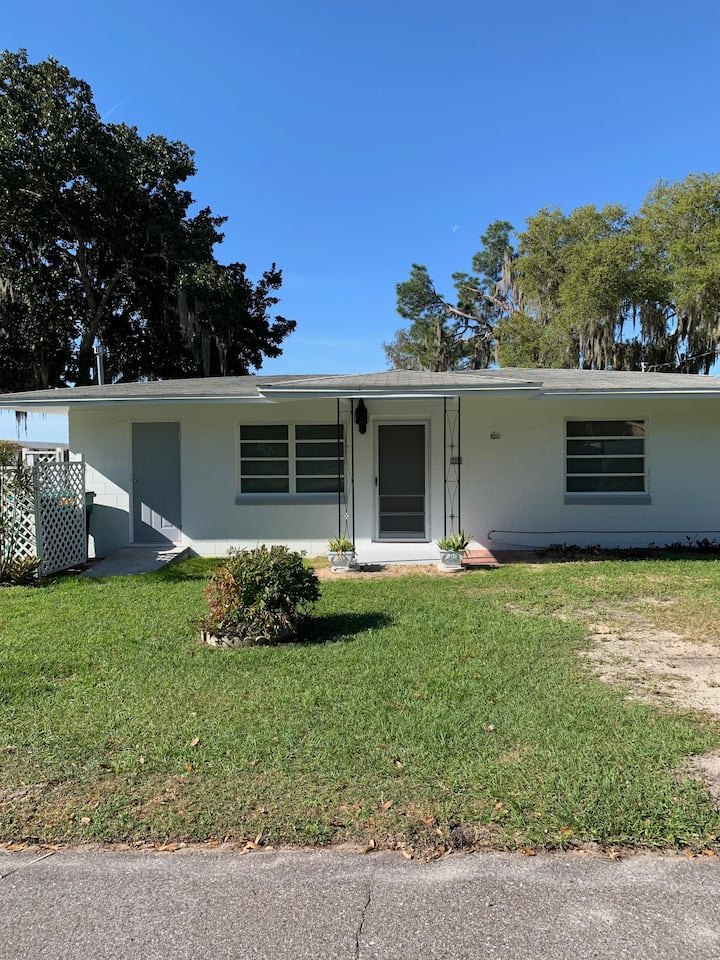 The Little Blue Bungalow,1940's Schoolhouse, Pets - Bungalows for Rent in  Mount Dora, Florida, United States - Airbnb