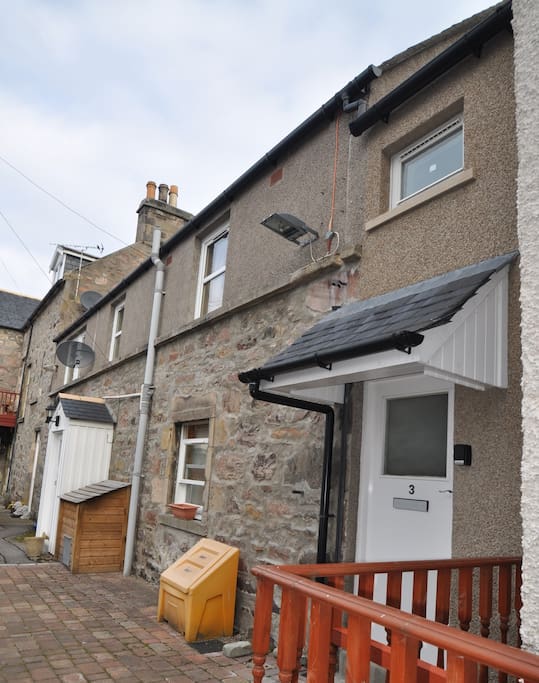 Quiet secluded flat in close proximity of Forres High Street, private entrance leading to first floor apartment
